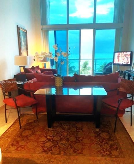 Foto del edificio - 5445 Collins Ave