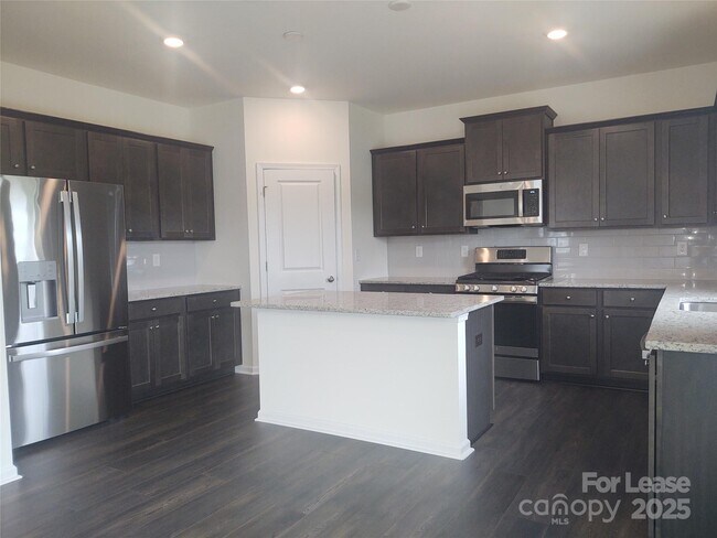 Foto del edificio - 4701 Stallings Brook Dr
