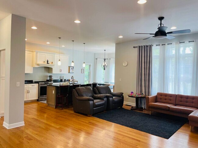 Foto del edificio - 1055 Oakwood Dr