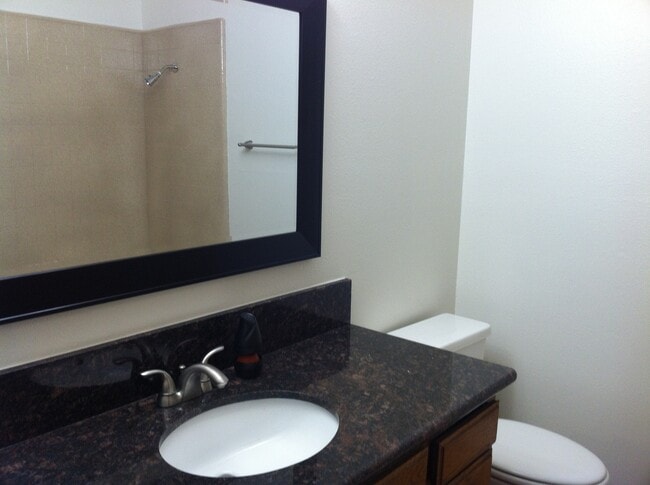 Building Photo - Los Caballeros #111