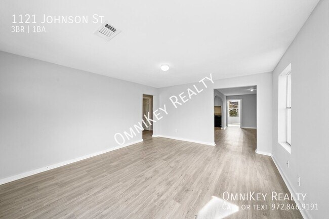 Building Photo - 1121 Johnston St