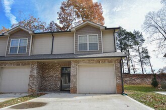 Building Photo - 135 Country Ln