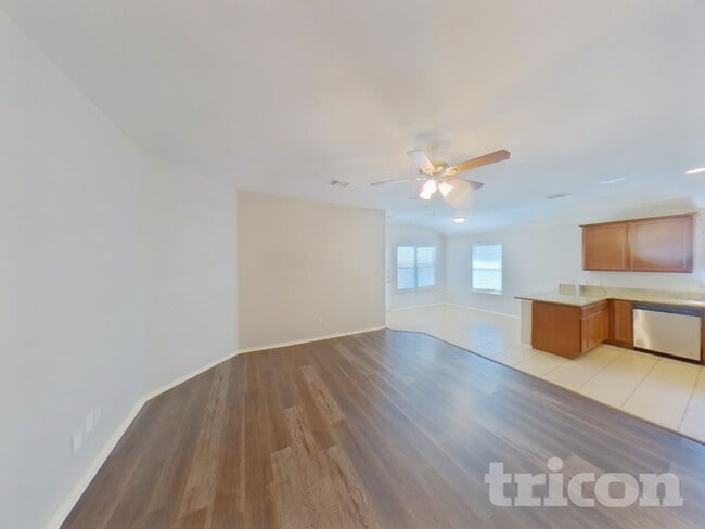 Building Photo - 825 Bens Dr