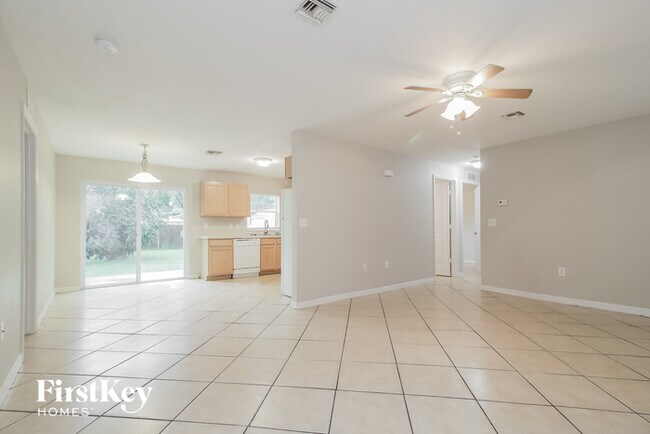 Building Photo - 2205 Pine St