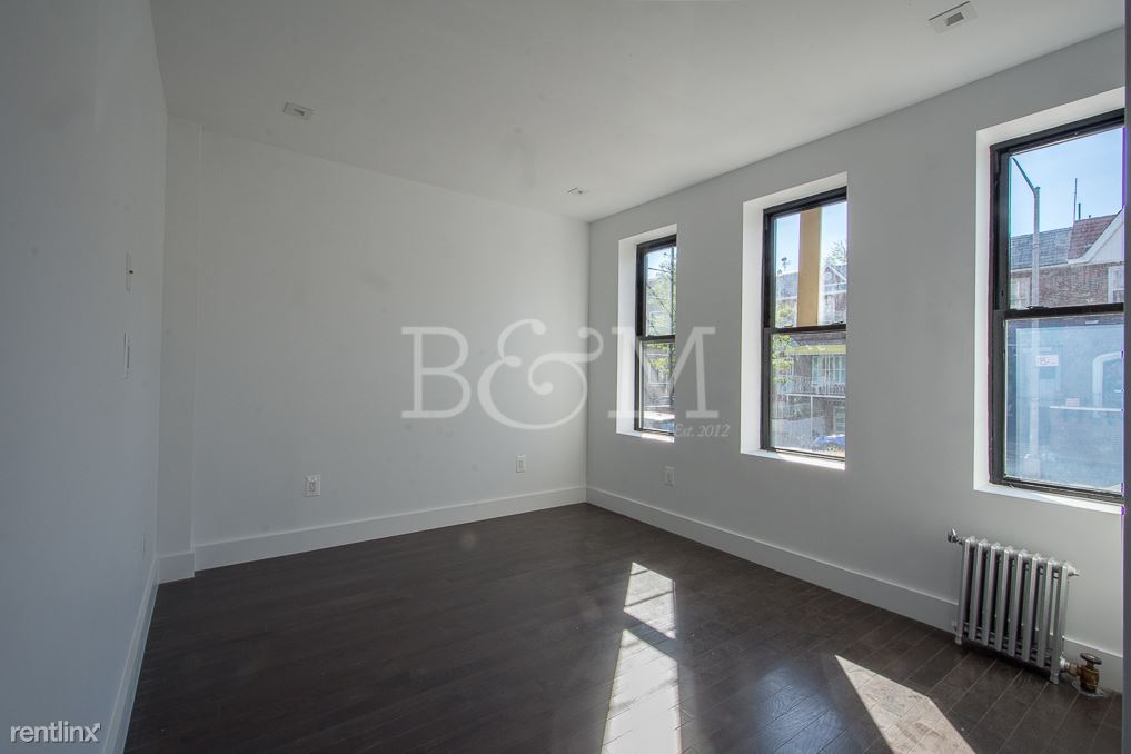 Building Photo - 328 Covert St