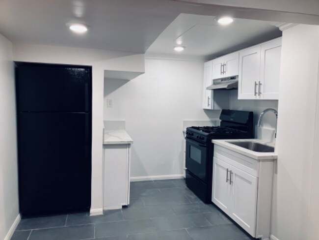 Building Photo - 1239 Crescent Heights Blvd