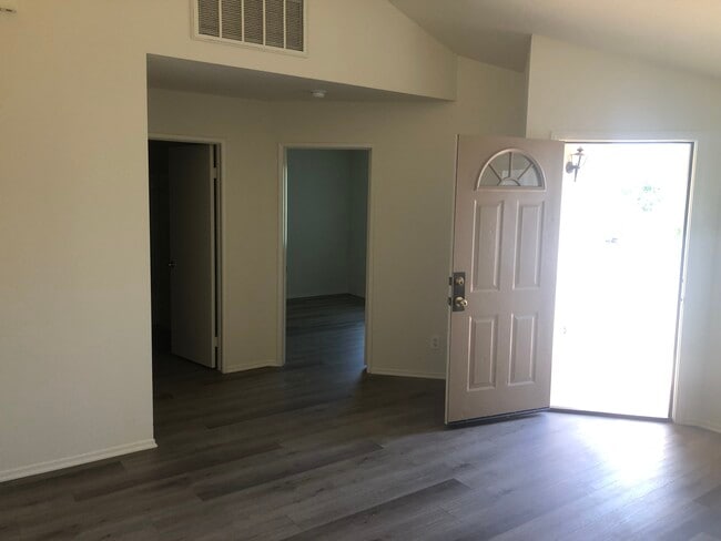 Building Photo - 4438 Apricot Rd