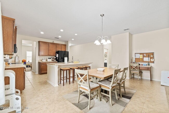 Building Photo - 300 Auburn Oaks Rd E