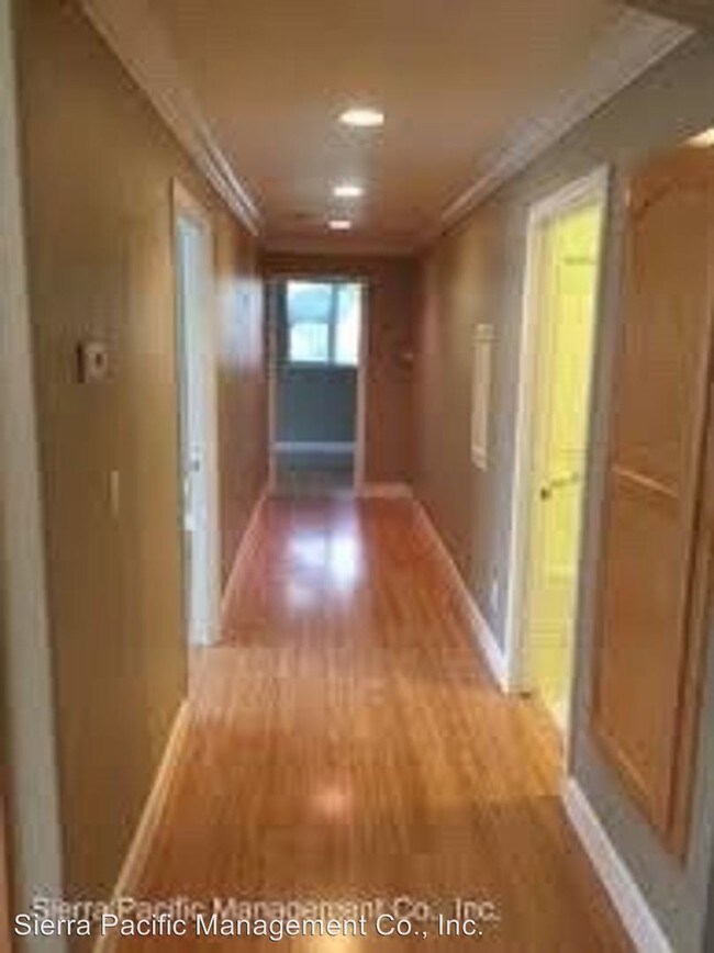 Building Photo - 2 br, 2 bath  - 628 D Street 628 D Street - B