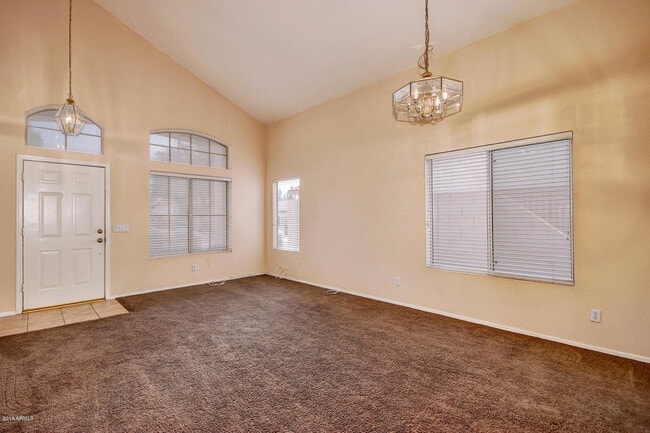 Building Photo - 886 W Bruce Ave