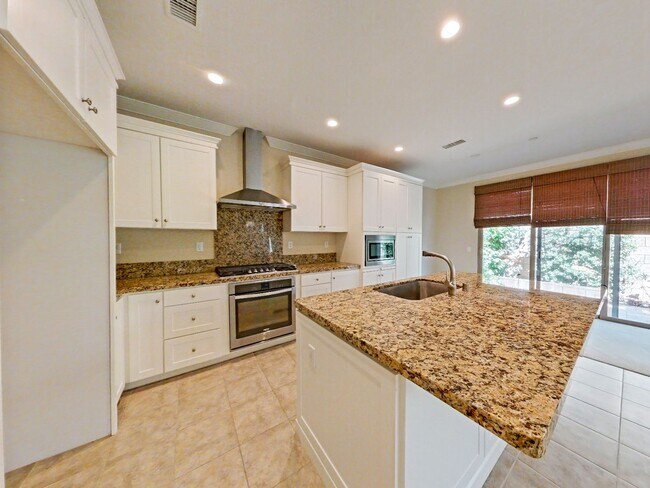 Foto del edificio - Desirable 3 bedroom Townhouse in the heart...