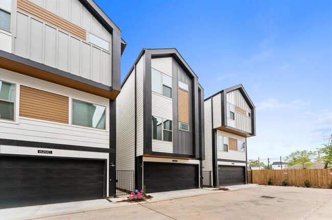 Building Photo - 820 Curtin St