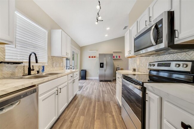 Building Photo - 40140 Palm St