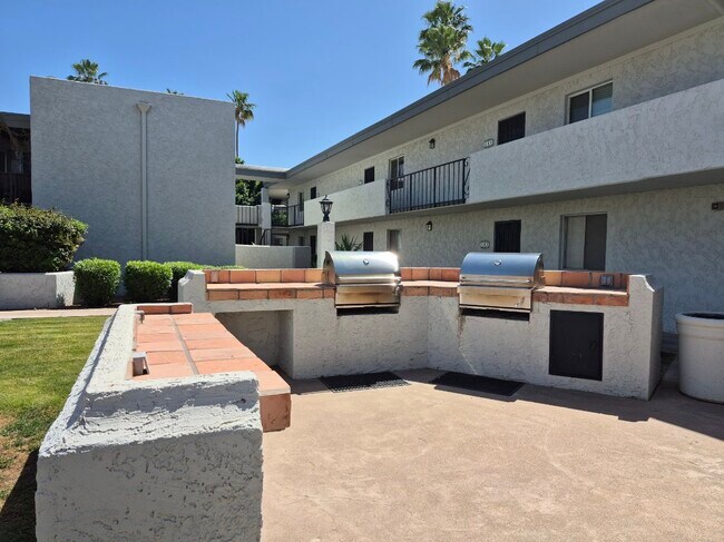 Foto del edificio - 3313 N 68th St