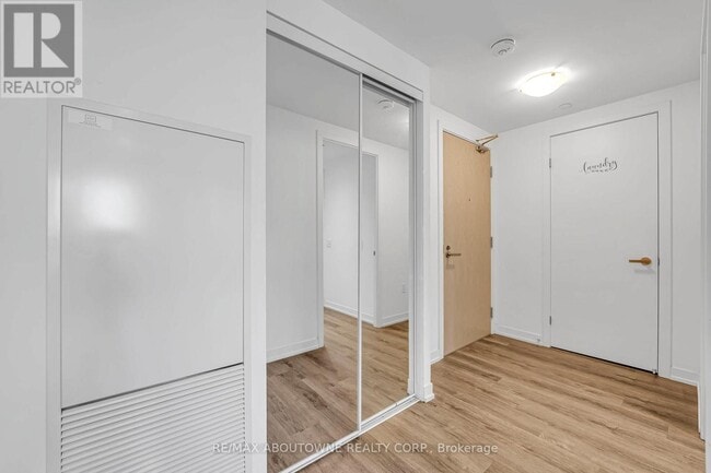 Building Photo - 138 Downes St