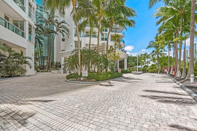 Foto del edificio - 1000 E Island Blvd