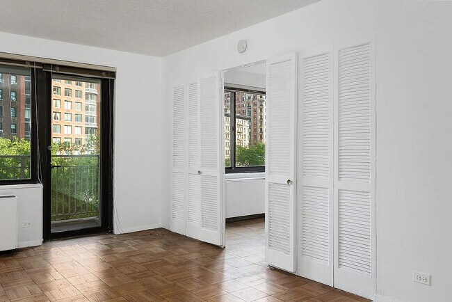 Foto del edificio - 201 W 70th St