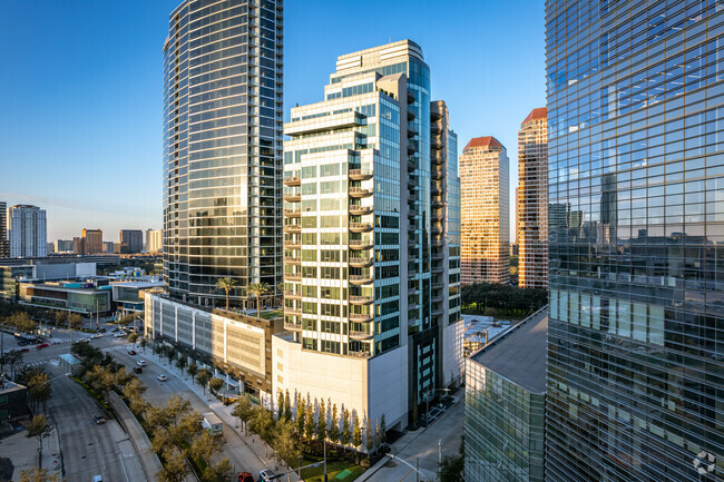 Foto del edificio - Cosmopolitan Condos