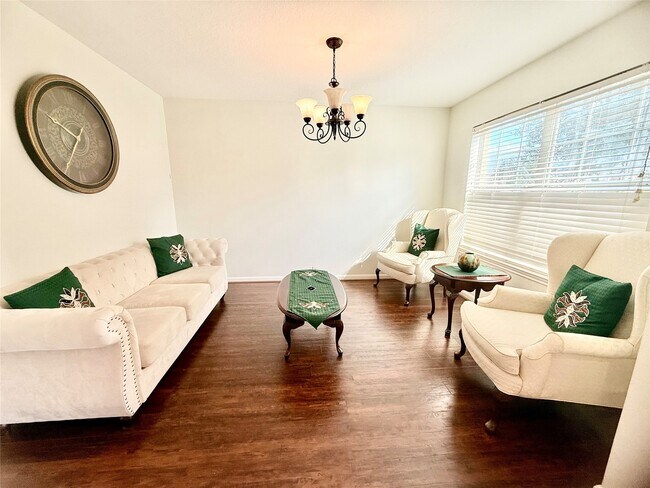 Foto del edificio - 4615 Pin Oak Creek Ln