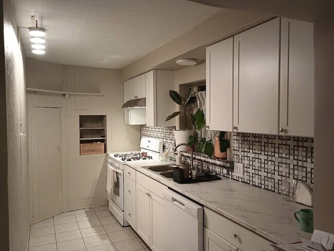 Foto del edificio - 1203 Agua Fria St