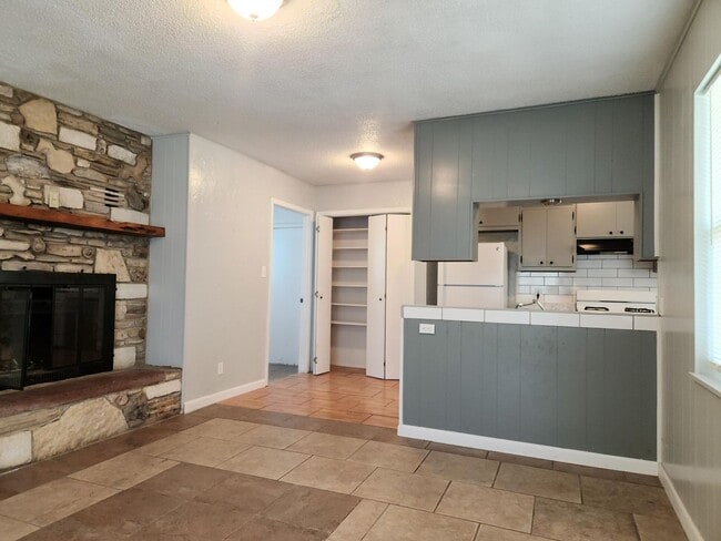 Building Photo - Amazing home on large property