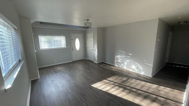 Foto del edificio - 1905 N Fall St