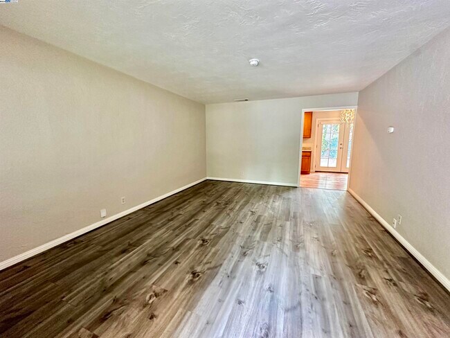 Building Photo - 1570 Boulevard Way