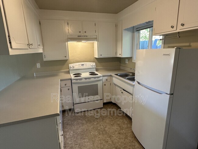 Foto del edificio - 719 SW Bridge St