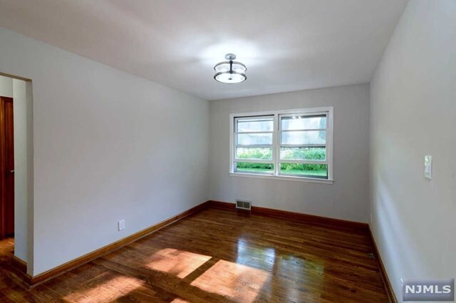 Foto del edificio - 17 Cherry Ct