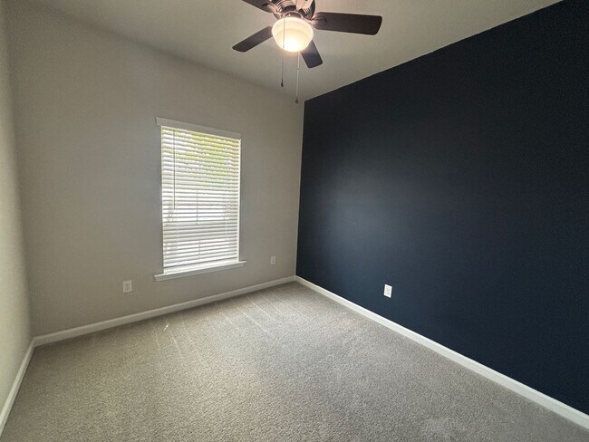 Foto del edificio - Great Starter Home in Gated Community