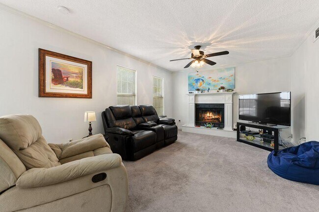 Building Photo - 2720 Beachview Dr.