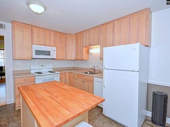 Building Photo - 1700 Dalloz Rd