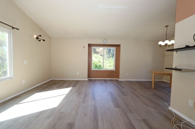 Building Photo - **24210 Sylvan Glen Rd #F Diamond Bar** 2 bedroom 2 bath Townhouse !!2 weeks free OAC!!