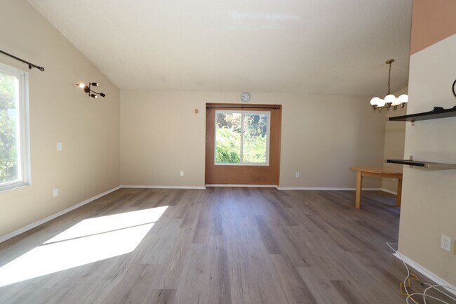 Foto del edificio - **24210 Sylvan Glen Rd #F Diamond Bar** 2 bedroom 2 bath Townhouse !!2 weeks free OAC!!