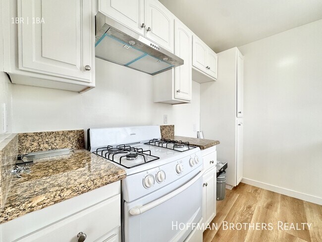 Foto del edificio - 1000 N Doheny Dr