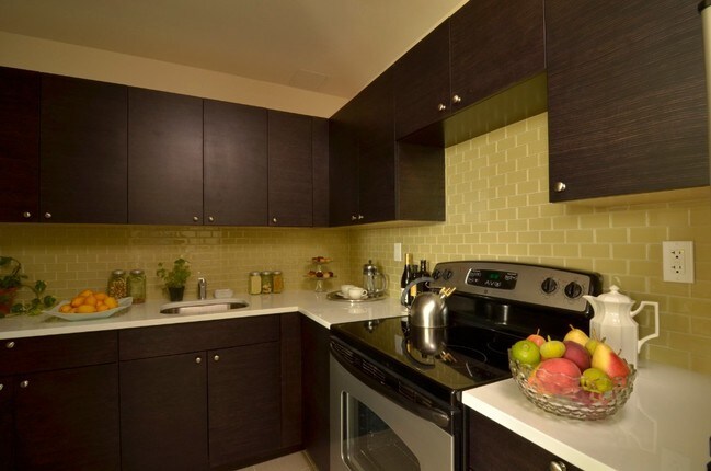 Foto del edificio - 8655 Broadway