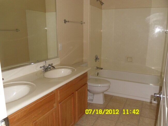 Foto del edificio - FANTASTIC 4 BED, 2.5 BATH HOME WITH POOL ,...