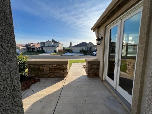 Building Photo - Well-appointed single-story home located walking distance to Manteca's Woodward Park!