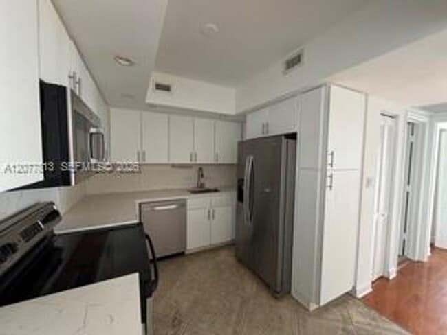 Photo - 5600 Collins Ave cu-15J Apartment