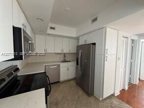 Building Photo - 5600 Collins Ave