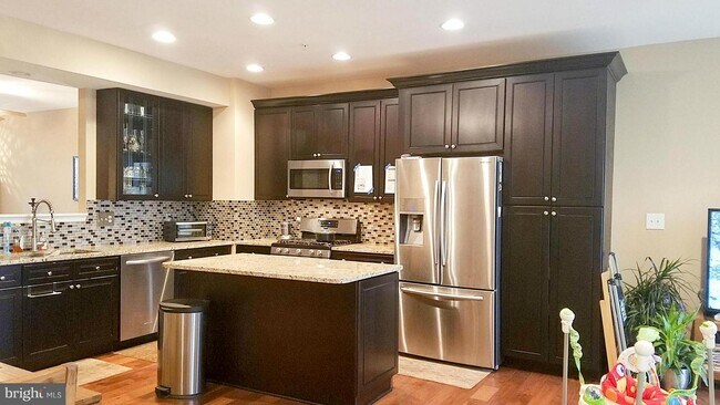 Building Photo - 7275 Parkers Farm Ln