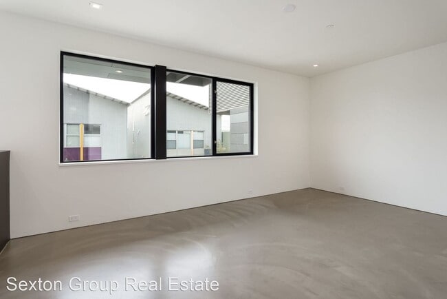 Building Photo - 4 br, 2 bath House - 811 Folger Ave