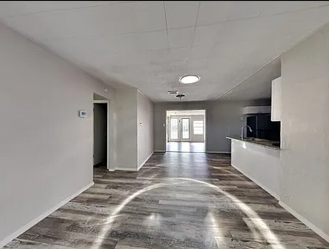 Foto del edificio - Charming 3-Bedroom Home for Rent in Midwes...