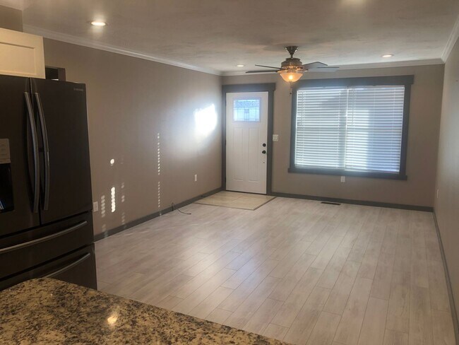 Building Photo - Nice Duplex in Ozark for Rent