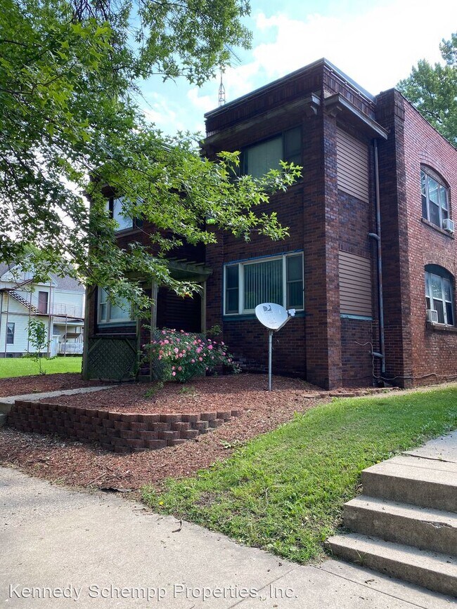 Building Photo - 832 S 4th St