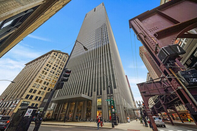 Building Photo - 65 E Monroe St