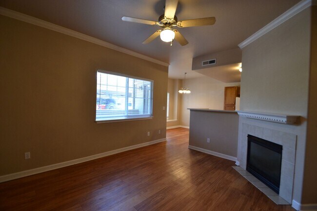 Foto del edificio - 6924 Ash Creek Heights