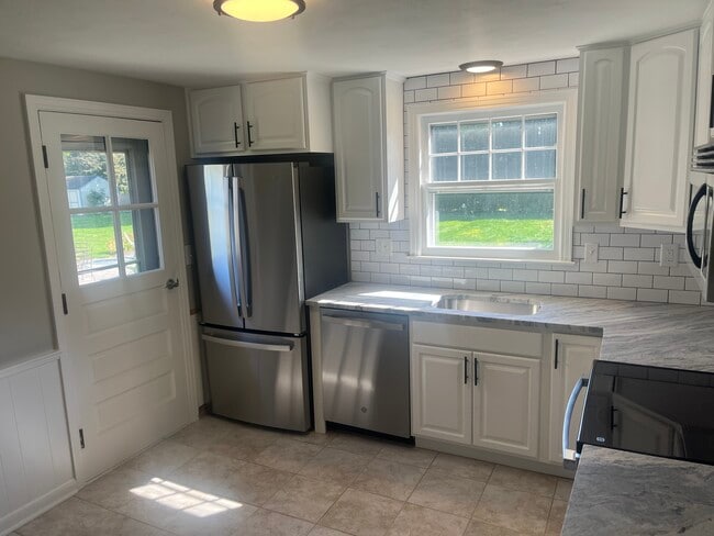 Building Photo - 40 Main St