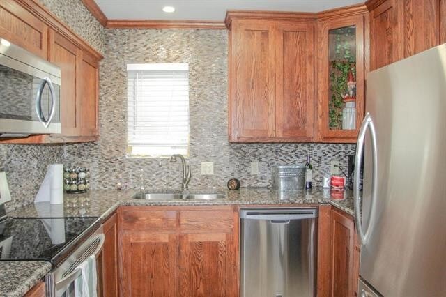 Interior Photo - 4151 Wycliff Ave