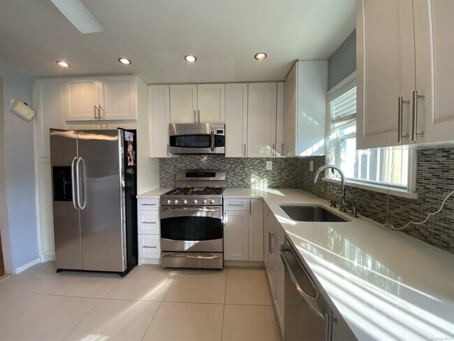 Building Photo - 108-50-108-63 63rd Dr